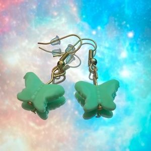 ❤️2/$10 mint green butterfly earrings!